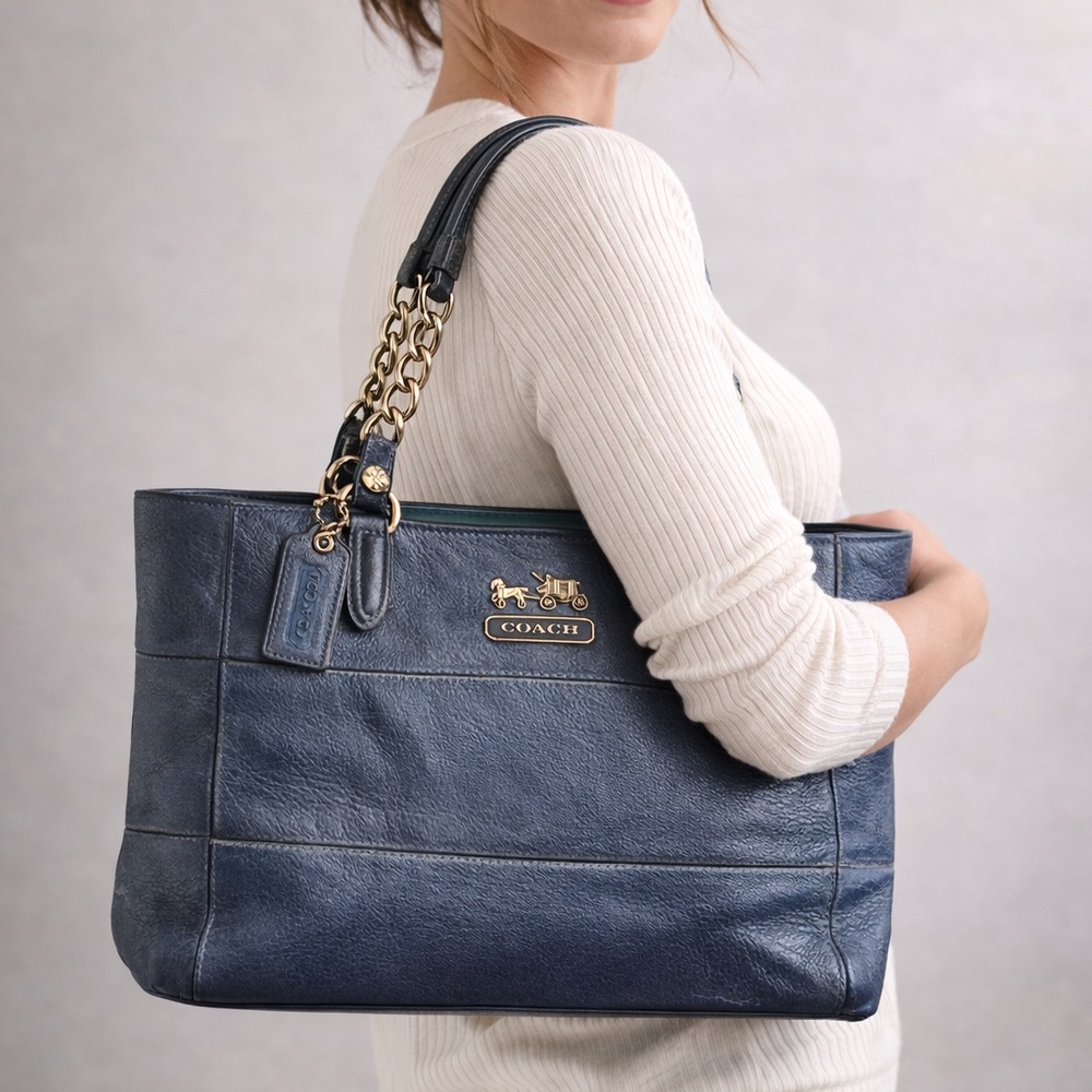 Authentic Coach Blue Leather Tote w/ Chain Straps Classic Everyday Bag - Picture 3 of 8